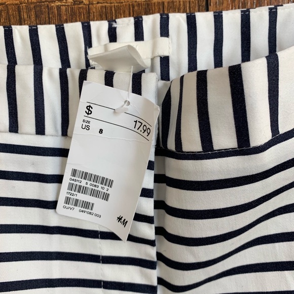 SOLD ebay 🆕Navy & White striped shorts NWT - Picture 3 of 5